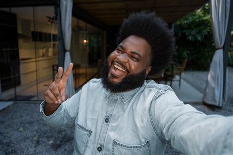 Premium Photo Lifestyle Of Plus Sized Man Influencer
