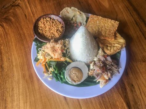 Java Comida Tradicional Nasi Tumpeng O Indonesia Nasi Campur O Arroz