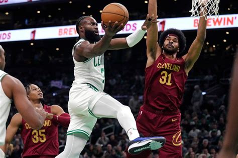 Jayson Tatum Jaylen Brown Lead Celtics Past Cavaliers To Remain