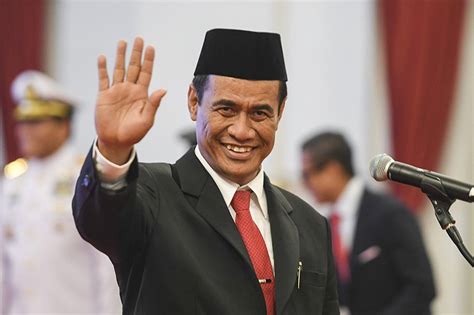 Senyum Amran Sulaiman Dilantik Menjadi Menteri Pertanian