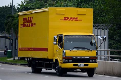 DHL Mitsubishi Fuso Fighter FK617 Box Truck YL2084K Nighteye Flickr