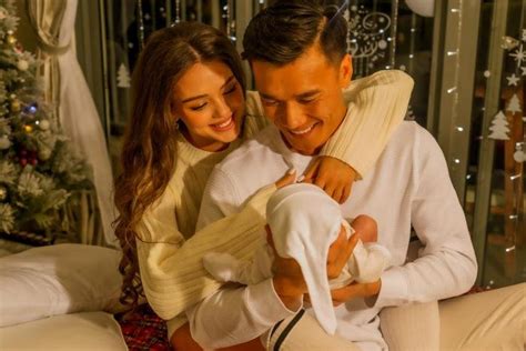 Bà xã Bùi Tiến Dũng diện bikini khoe vòng eo con kiến Saostar vn