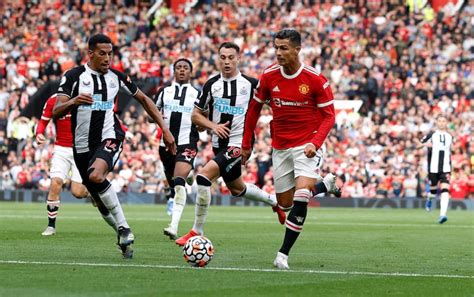 El Mundo A Sus Pies Cristiano Ronaldo Hizo Su Segundo Debut En El