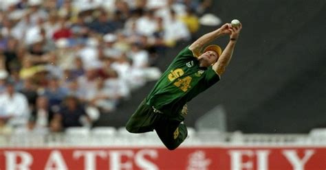 Best Fielding in Cricket History I The Best Fielders