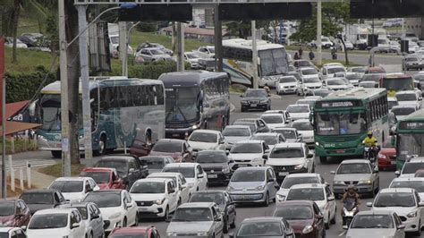 Fluxo Para O S O Jo O Deixa Tr Nsito Intenso Na Br E Rodovi Ria De