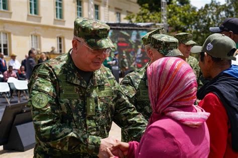 Fuerzas Militares De Colombia On Twitter Generalgiraldo Con Inmenso Orgullo Y Admiración