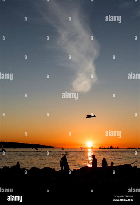 Silhouette of an aircraft at sunset Stock Photo - Alamy