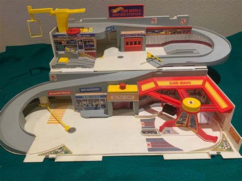 Vintage Hot Wheels Sto N Go Car Wash Garage Play Set