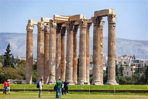 El Templo De Zeus Ol Mpico En Atenas Grecia Foto De Archivo Imagen