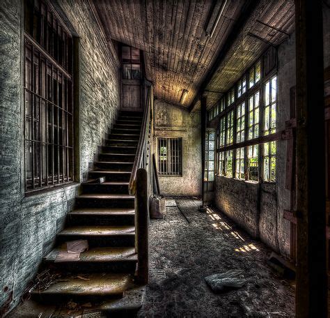 Explore Creepy Houses and Their Eerie Stories