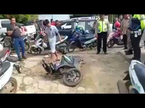 Kesal Kena Razia Pemuda Ini Nekat Rusak Motor Ya Sendiri Youtube