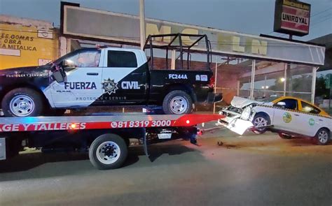 Muere policía tras choque de patrulla contra taxi en Monterrey