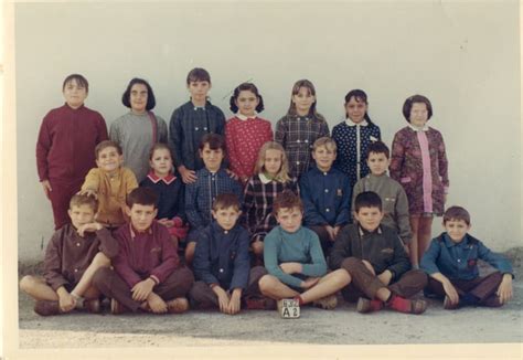 Photo De Classe Cours Moyen Ere Ann E De Ecole De Maindigour