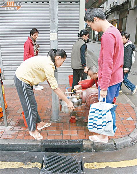 大廈爆喉 龜速維修 數百居民斷水四日 東方日報