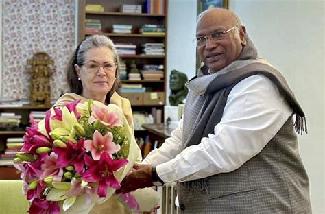 Congress Leaders Pm Modi Greet Sonia Gandhi On Birthday