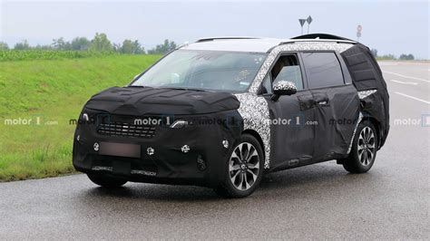 2021 Kia Sedona Carnival Teased New Spy Shots Emerge