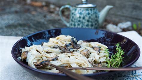 Ryžių makaronai su pievagrybiais grietinėlės padaže Veg4U