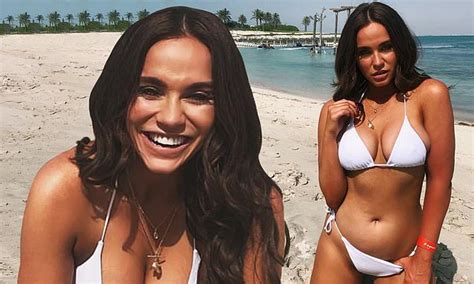 Vicky Pattison Displays Her Incredible Physique In Tiny White Bikini Daily Mail Online