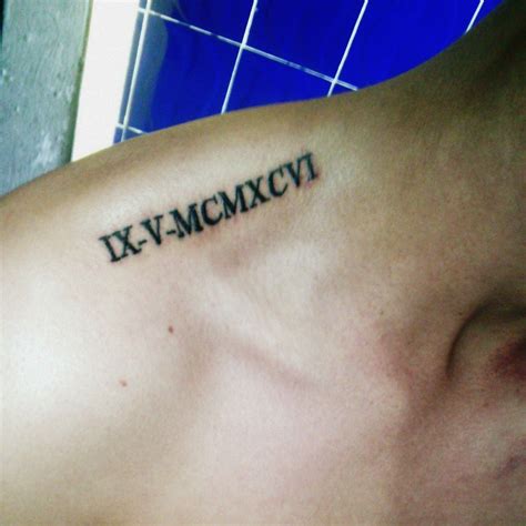 Tatto de fecha de nacimiento en números romanos idea tatto life