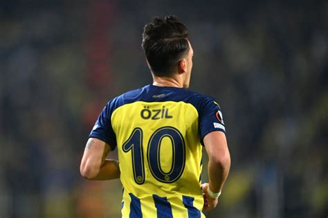 Mesut Ozil To Retire From Football Report