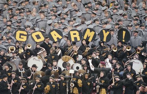 Look Armys Uniforms For Navy Game Are Going Viral The Spun