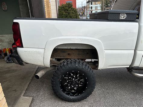 2005 Chevrolet Silverado 2500 HD 20x10 Buck Commander Wheels LT35x12