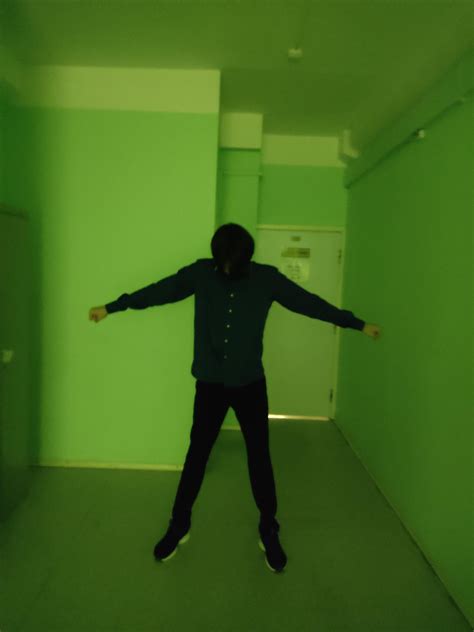 T-posing men : r/backrooms