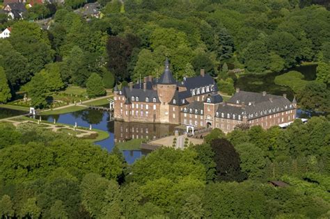 Isselburg aus der Vogelperspektive Gelände des Wasserschloss Burg