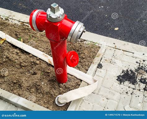 Boca De Inc Ndio De Fogo Vermelho Um Selo Aberto E Uma Mangueira De