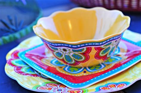 Outdoor Melamine Dinnerware For Summer That Looks Like Fine China