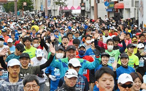 【写真10カット】高知龍馬マラソン 6988人が3年ぶり力走 男子優勝は小田俊平、女子は柿沼久代 高知新聞