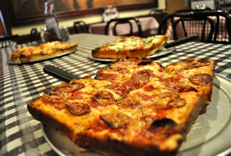 Chefs Rank Best Deep Dish Pizza In Detroit Buddy S Jet S Loui S