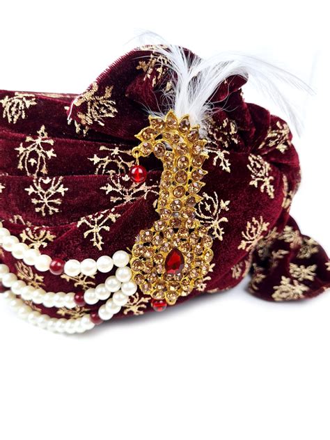 Turbante indiano masculino pronto para uso vinho e dourado com pedrarias – Bazar Indiano