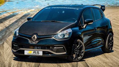 Renault Clio Rs Hot Hatch Is Even Hotter