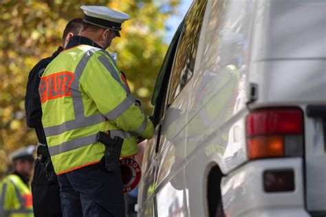 Dreiste Abzocke Auf Autobahn In Brandenburg Betr Ger Geben Sich Als