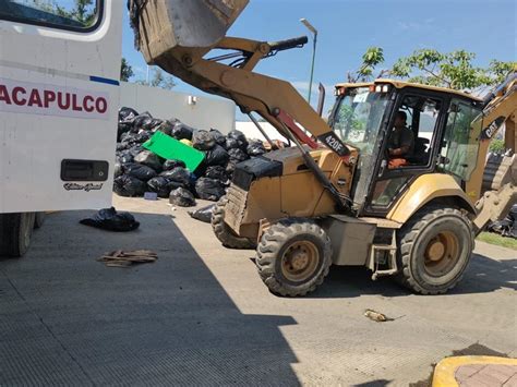 Contin An Las Labores De Limpieza En Diferentes Puntos Del Puerto De