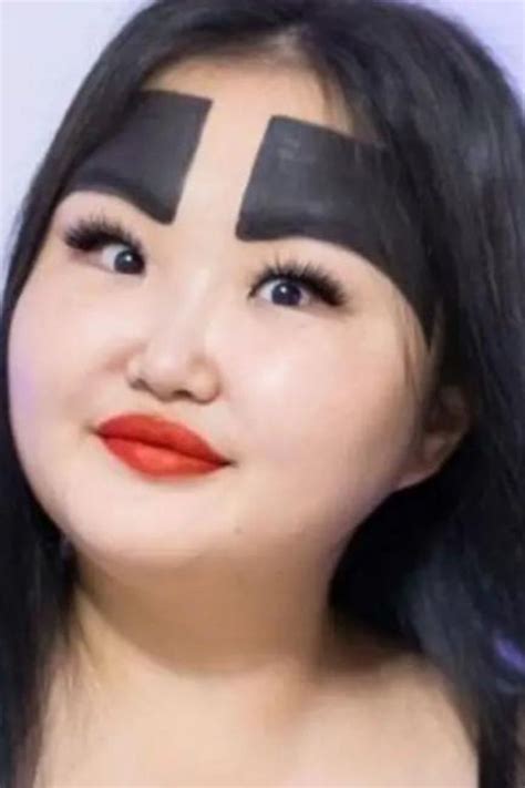 Woman Famous For Huge Eyebrows Shares Jaw Dropping Transformation After