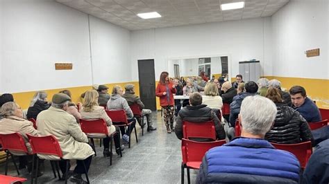 Olivares se reúne con los vecinos y vecinas de Santa Eulalia para