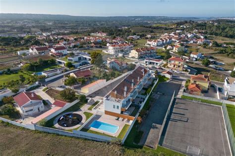 Moradia T4 à venda em Caldas da Rainha Nossa Senhora do Pópulo Coto