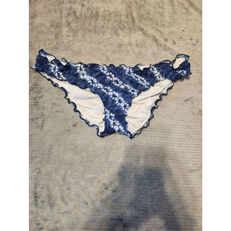 Victoria S Secret Swim Victoriassecret Swim Scoop Scrunch Butt The Ruffle Cheeky Bikini