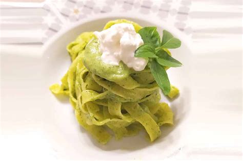 Tagliolini Crema Di Zucchine E Basilico Con Burrata Pugliese