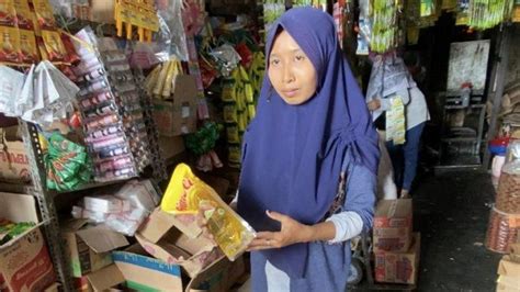 Minyak Goreng Rp 14 Ribu Sampai Di Pasar Tradisional Di Demak Pedagang