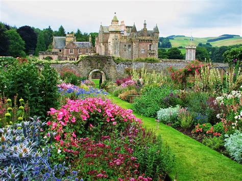 Garden Fancy: Garden Photo of the Day: Abbotsford House and Gardens