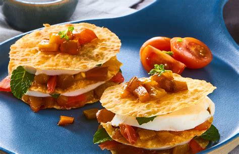 Millefoglie Di Pane Carasau Con Peperoni Gialli E Rossi E Mozzarella