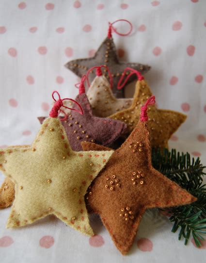 70 Diy Felt Christmas Tree Ornaments Shelterness