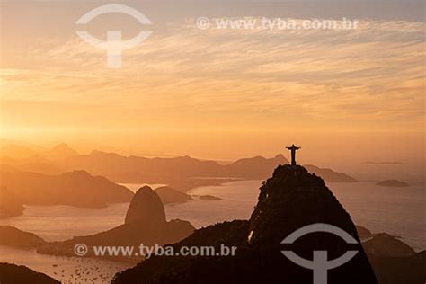 Tyba Online Assunto Vista Do Amanhecer No Cristo Redentor Com O Pão