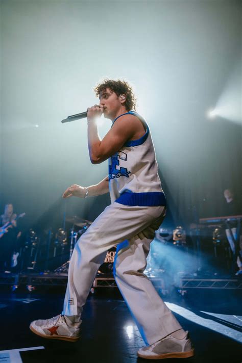 Download Live Performance Singeron Stage Wallpaper | Wallpapers.com