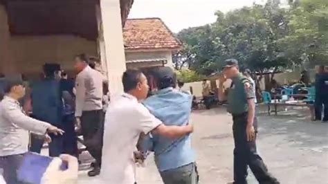 Ricuh Rapat Tahapan Pemilihan Kepala Desa Di Bangkalan Diawali