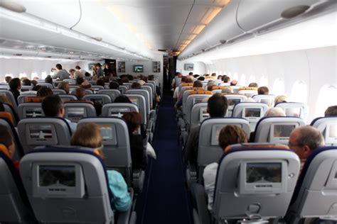 Lufthansa Changes Economy Light Seat Policy with a Charge