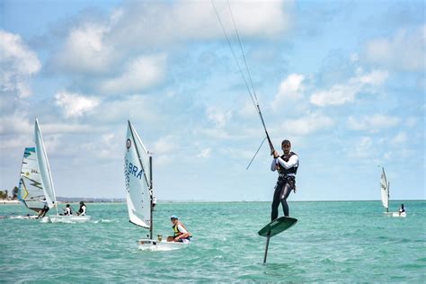 Velejador De Kitesurf Conquista Fita Azul Da Regata Benedito C Sar